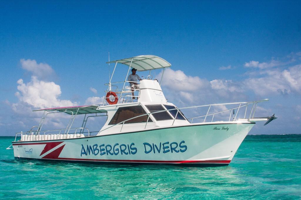 Ambergris Divers Resort San Pedro  Buitenkant foto